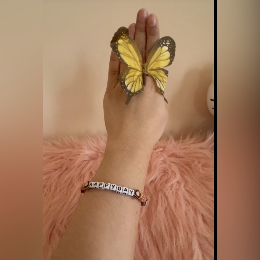 🤩Handmade Beautiful Bracelet Good For Gifts 🥰okay check the picture and video